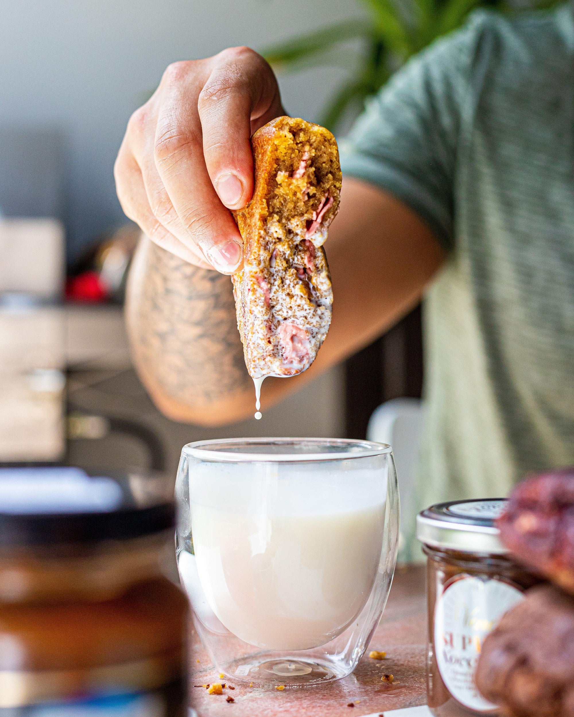 Strawberry Chip- BIGG Brownies & THICC Cookies - New York Style Cookies